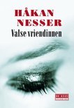 Hakan Nesser boek Valse vriendinnen Hardcover 9,2E+15