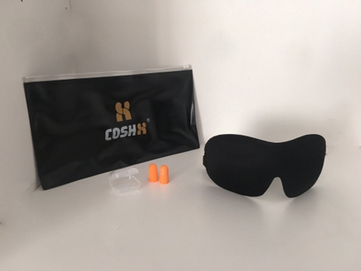 Foto van NIEUWSTE MODEL! CoshX® Slaapmasker 3D de luxe set, bestaande uit ; 3d slaapmasker, luxe opbergetui en oordoppen in case. Perfecte pasvorm tegen licht | Oogmasker set