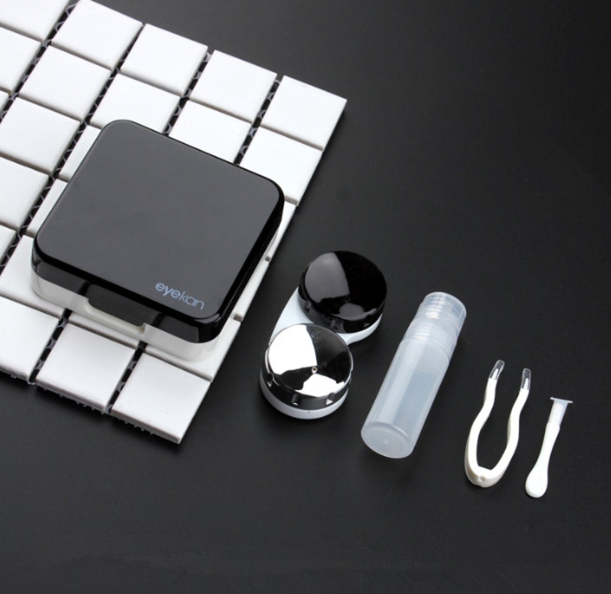 Foto van Luxe lenzen doos - Contactlenzen - Zwart - Handig voor op reis