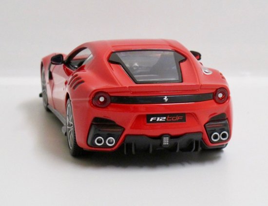 Bburago 1/24 Ferrari F12 tdf, Rood