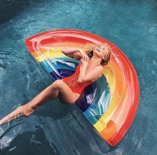 Opblaasbare Regenboog XXL 180x90cm | Opblaasbaar | Drijvende Regenboog | Drijvend Mega Zwembad Speelgoed | Luchtbed | Ligbed
