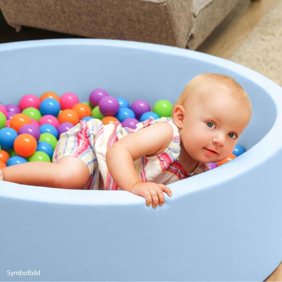 LittleTom Knuffelig Ballenbak met 350 Babyballen – Set vanaf 0 Jaar – 90 x 30 cm – Ballenbad in Lichtblauw – Ø 5,5 cm Ballen in Blauw, Wit & Grijs