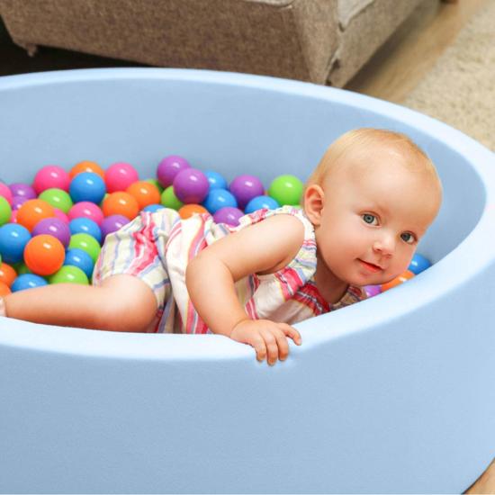 LittleTom Knuffelig Ballenbak met 350 Babyballen – Set vanaf 0 Jaar – 90 x 30 cm – Ballenbad in Lichtblauw – Ø 5,5 cm Ballen – Multicolor Mix