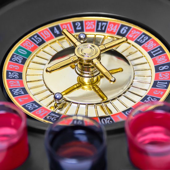 Thumbnail van een extra afbeelding van het spel relaxdays - drinkspel roulette - drinkspelletje -drankspel - 16 shotglaasjes