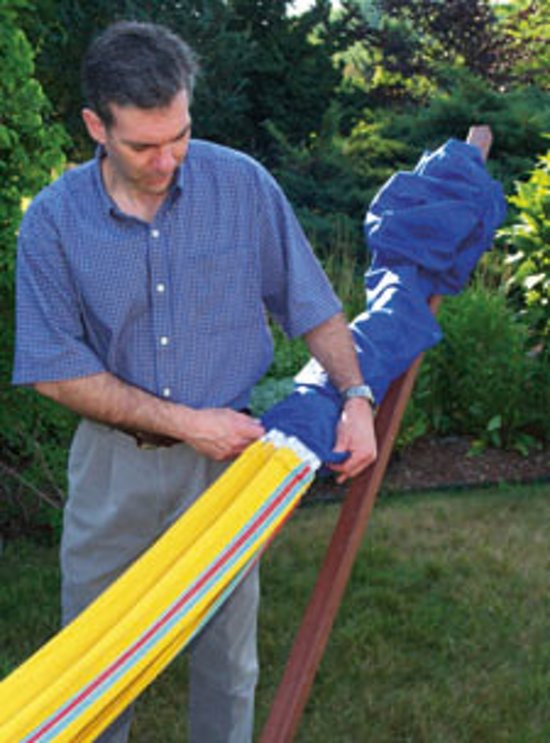 Hangmat-beschermende sok. Beschermt tegen water, vuil en verkleuring - zo hoef je de hangmat niet telkens binnen te halen - past op alle niet-spreidstok hangmatten (blauw)