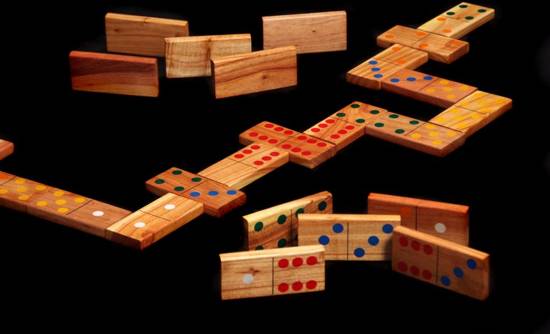 Thumbnail van een extra afbeelding van het spel Domino Groot - ECO Hout, mooie grote dobbelstenen in tas. Giga grote dobbelstenen 9cm in doorsnee