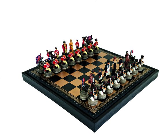 Luxe schaakset - Handbeschilderde Napoleon Slag van Waterloo schaakstukken + zwart / goud schaakbord met opbergbox (+ backgammon) - 35 x 35 cm