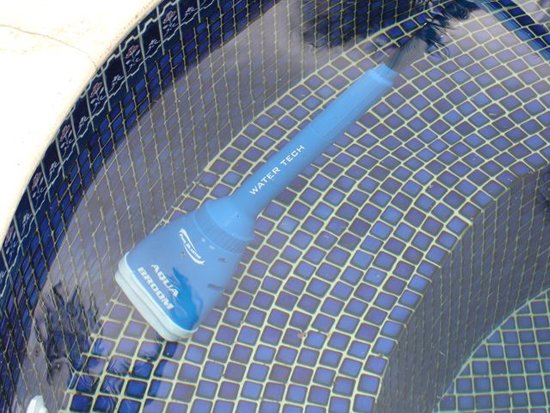 Aqua Broom zwembadstofzuiger op batterijen