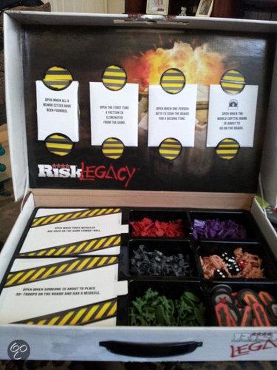 Thumbnail van een extra afbeelding van het spel Risk Legacy - Bordspel - Engelstalig