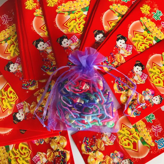 Originele Chinese Gelukspoppetjes hout 24 stuks met 24 stuks rode papieren enveloppen voor veel geluk! uitdeelcadeaus  geluksbrenger