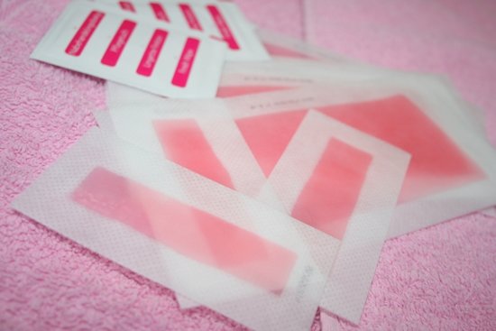 Foto van Premium Koude Wax Ontharings Strips - Sensitive Skin - Kamille&Rozen Extract - 22 Stuks