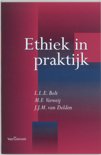 J.J.M. van Delden boek Ethiek in praktijk Paperback 33445185