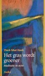 Thich Nhat Hanh boek Het gras wordt groener Paperback 36235466