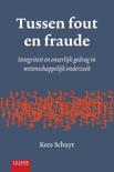 Kees Schuyt boek Tussen fout en fraude Paperback 9,2E+15
